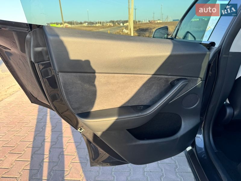Внедорожник / Кроссовер Tesla Model Y 2024 в Ровно
