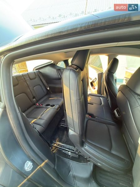 Внедорожник / Кроссовер Tesla Model Y 2023 в Дрогобыче