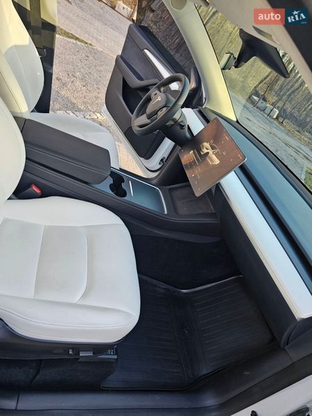 Внедорожник / Кроссовер Tesla Model Y 2023 в Днепре