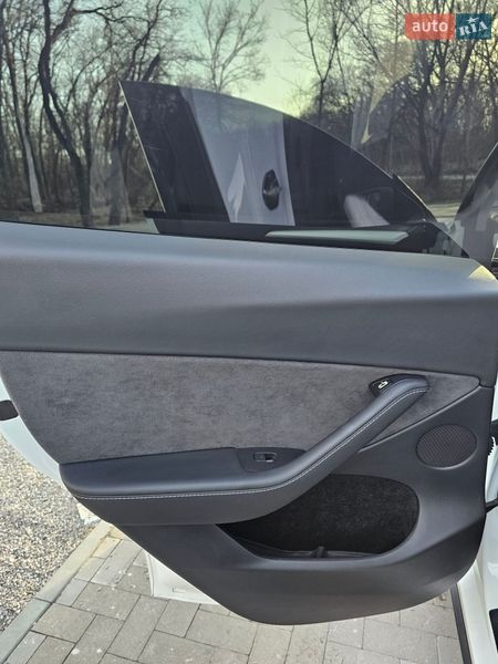Внедорожник / Кроссовер Tesla Model Y 2023 в Днепре