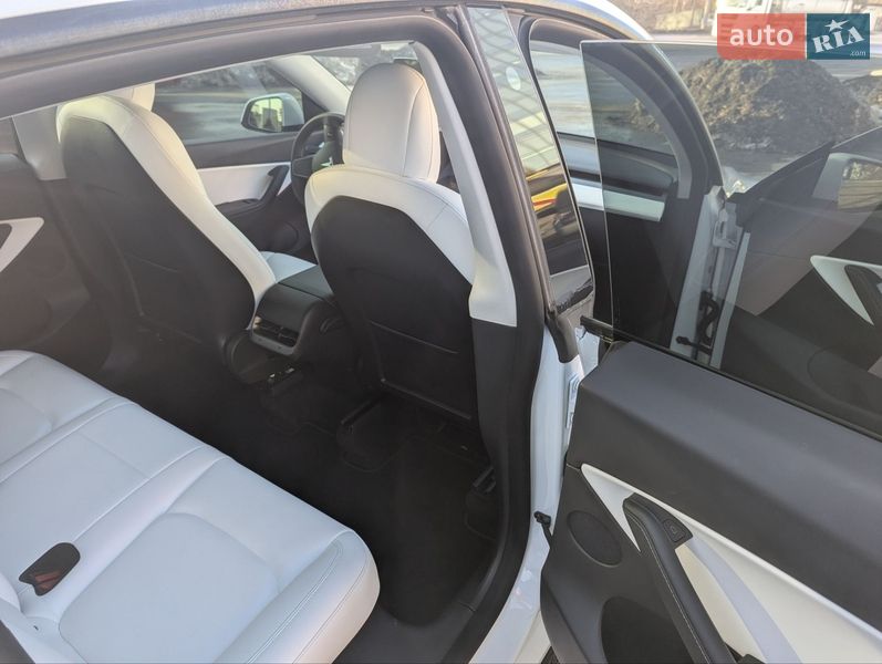 Внедорожник / Кроссовер Tesla Model Y 2021 в Тернополе