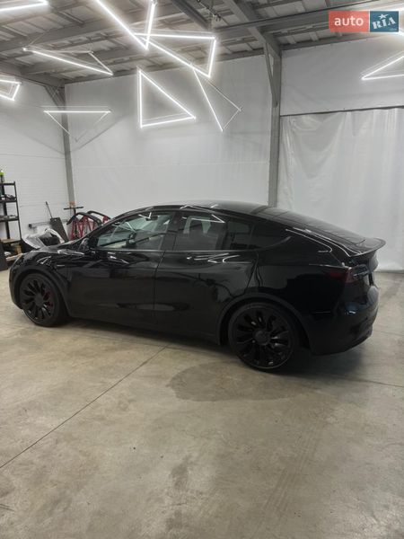 Внедорожник / Кроссовер Tesla Model Y 2024 в Киеве