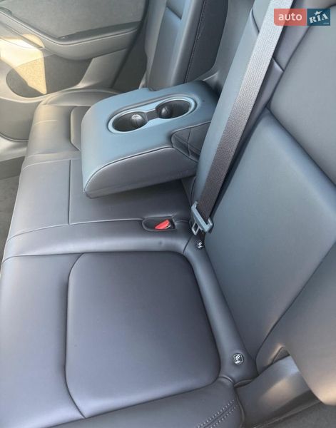 Внедорожник / Кроссовер Tesla Model Y 2024 в Киеве