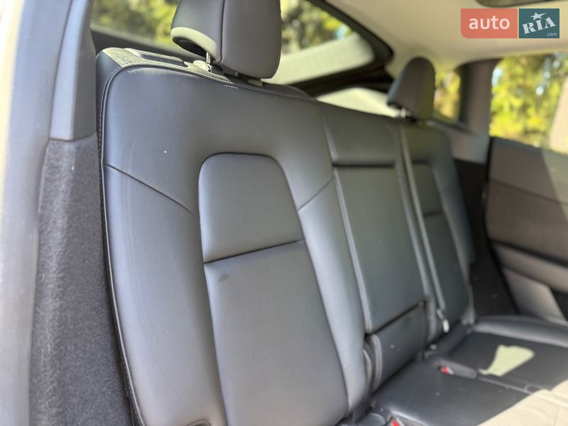 Внедорожник / Кроссовер Tesla Model Y 2023 в Тернополе