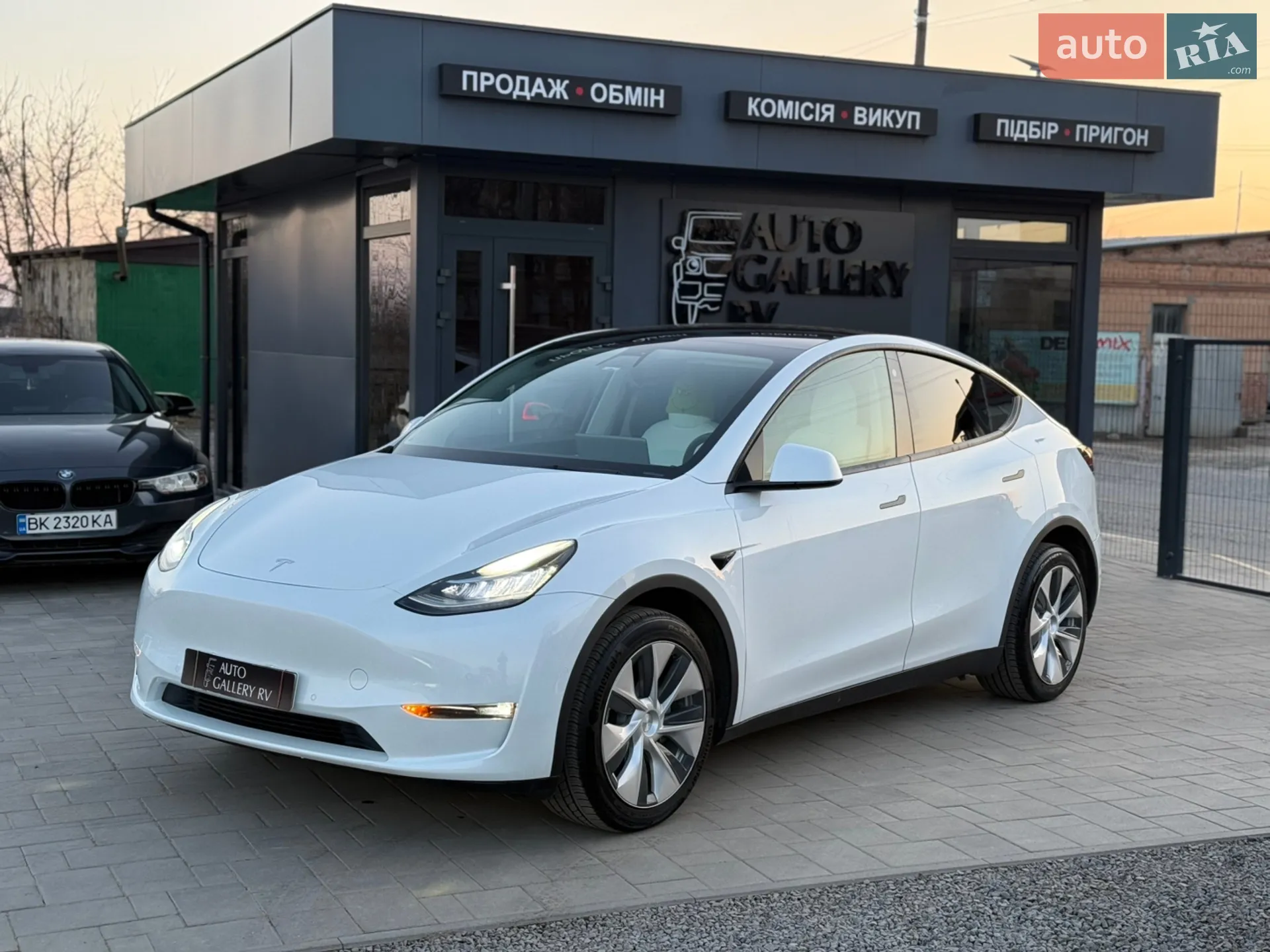 2022 Tesla Model Y - мініатюра 3
