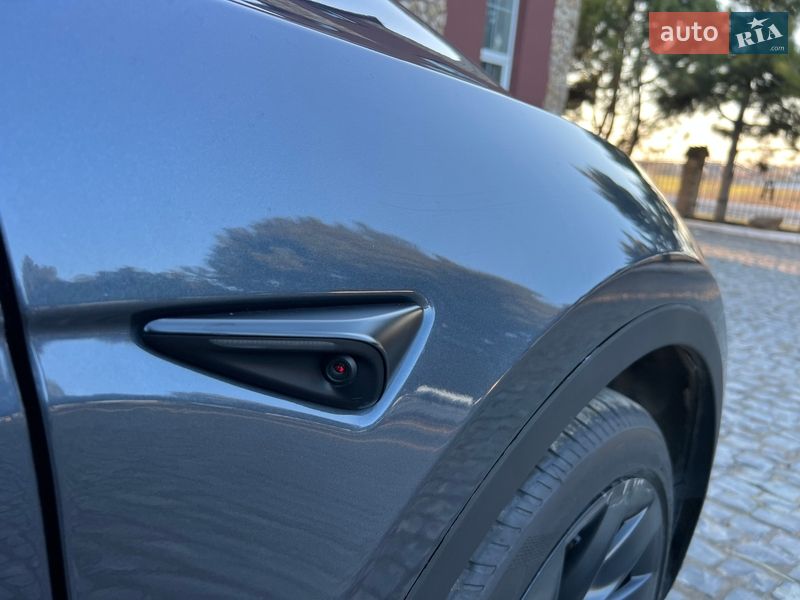 Внедорожник / Кроссовер Tesla Model Y 2023 в Ровно