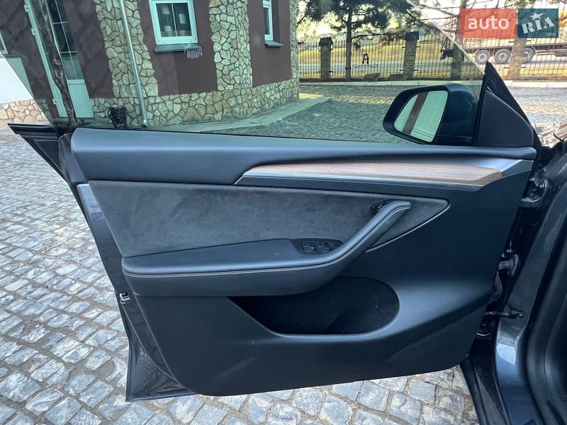 Внедорожник / Кроссовер Tesla Model Y 2023 в Ровно