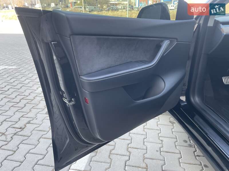 Внедорожник / Кроссовер Tesla Model Y 2021 в Хмельницком