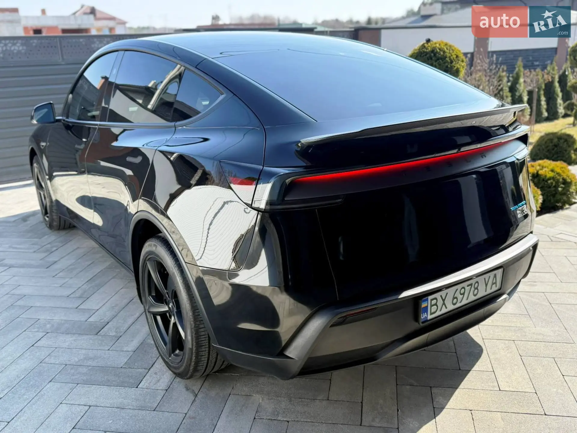 2025 Tesla Model Y - мініатюра 5