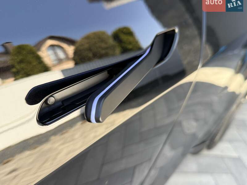 Позашляховик / Кросовер Tesla Model Y 2025 в Хмельницькому