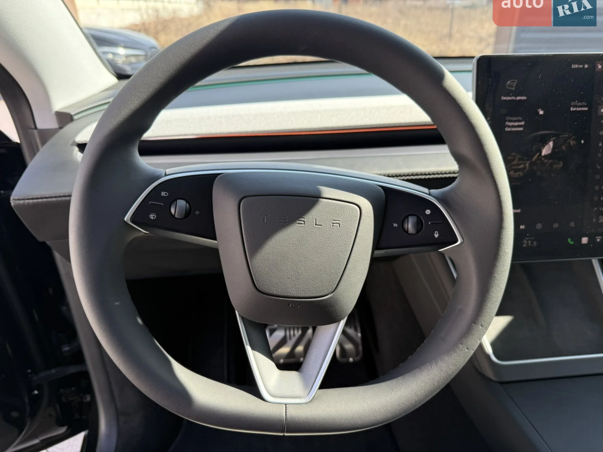 2025 Tesla Model Y - мініатюра 24