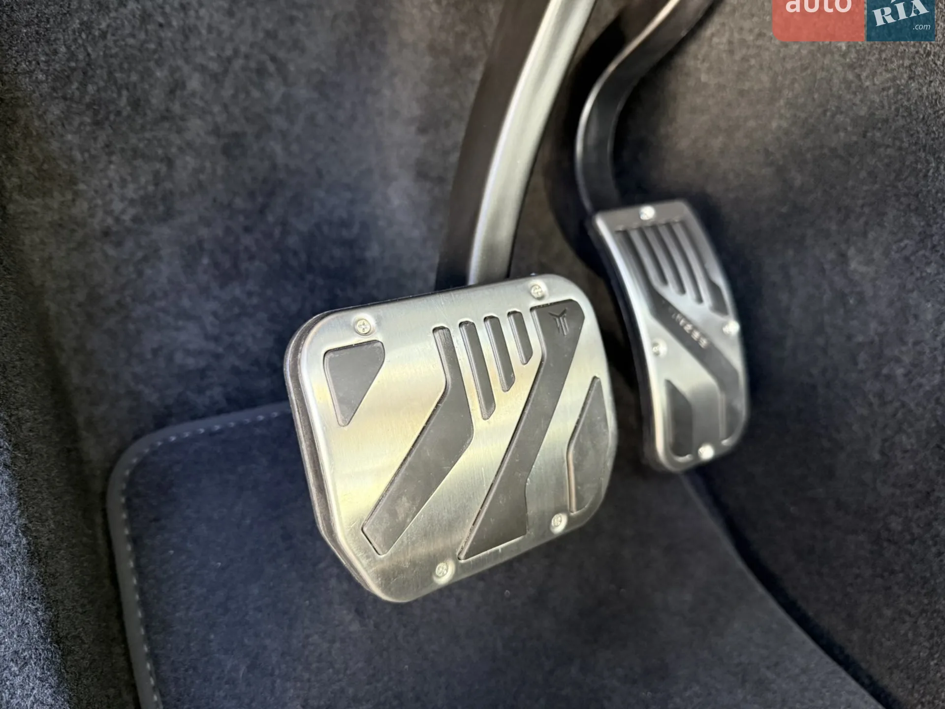 2025 Tesla Model Y - мініатюра 36