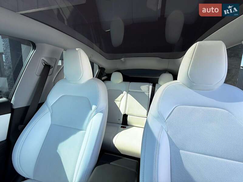 Позашляховик / Кросовер Tesla Model Y 2025 в Хмельницькому