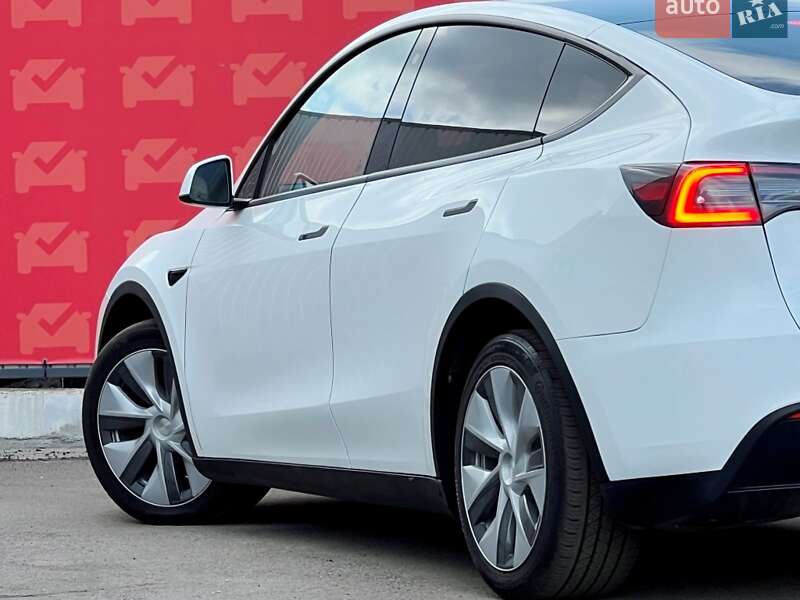 Внедорожник / Кроссовер Tesla Model Y 2023 в Киеве
