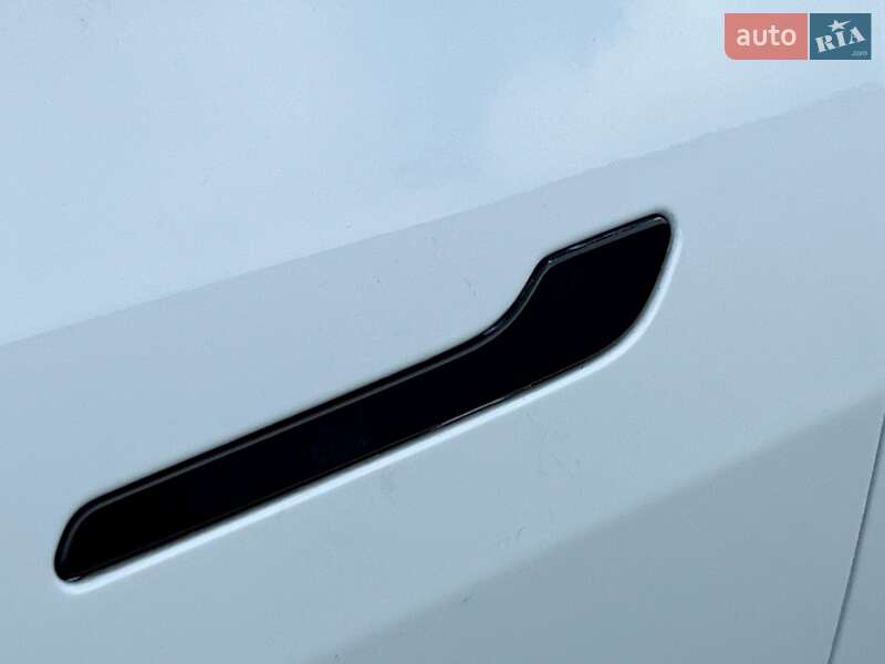 Внедорожник / Кроссовер Tesla Model Y 2023 в Киеве