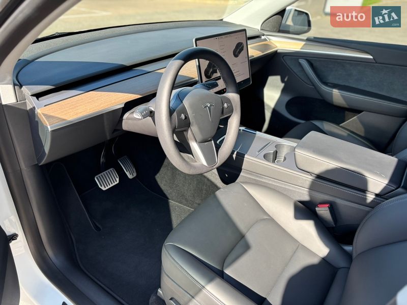 Внедорожник / Кроссовер Tesla Model Y 2023 в Киеве