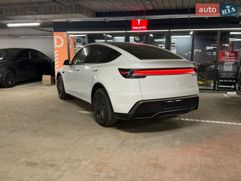 Позашляховик / Кросовер Tesla Model Y 2025 в Києві
