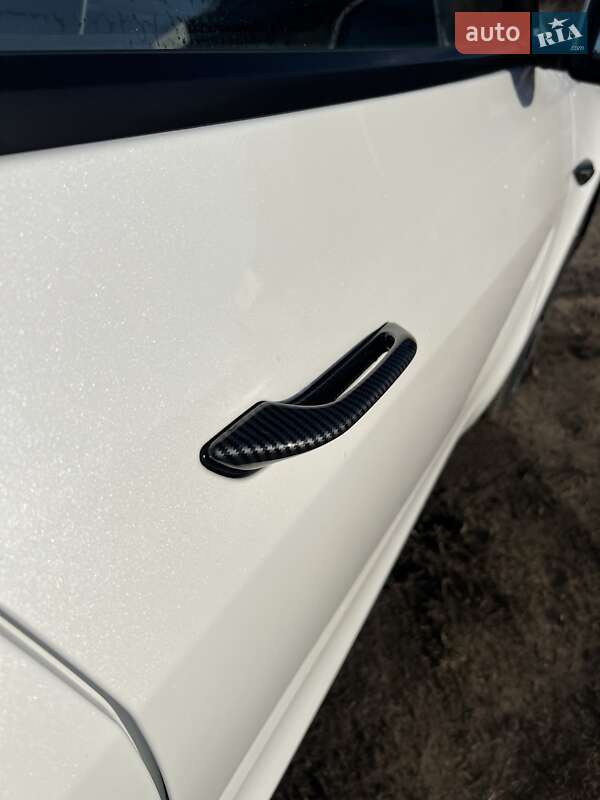 Позашляховик / Кросовер Tesla Model Y 2024 в Полтаві