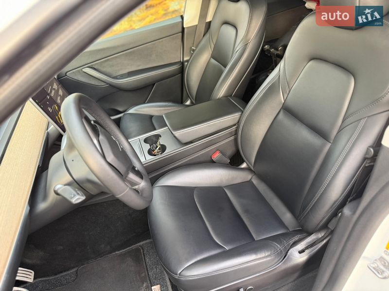 Позашляховик / Кросовер Tesla Model Y 2021 в Кривому Розі