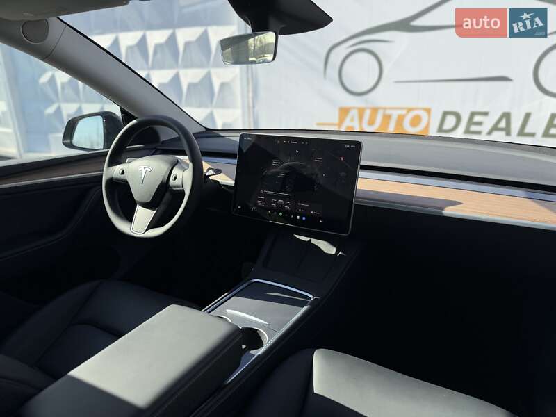 Позашляховик / Кросовер Tesla Model Y 2024 в Києві