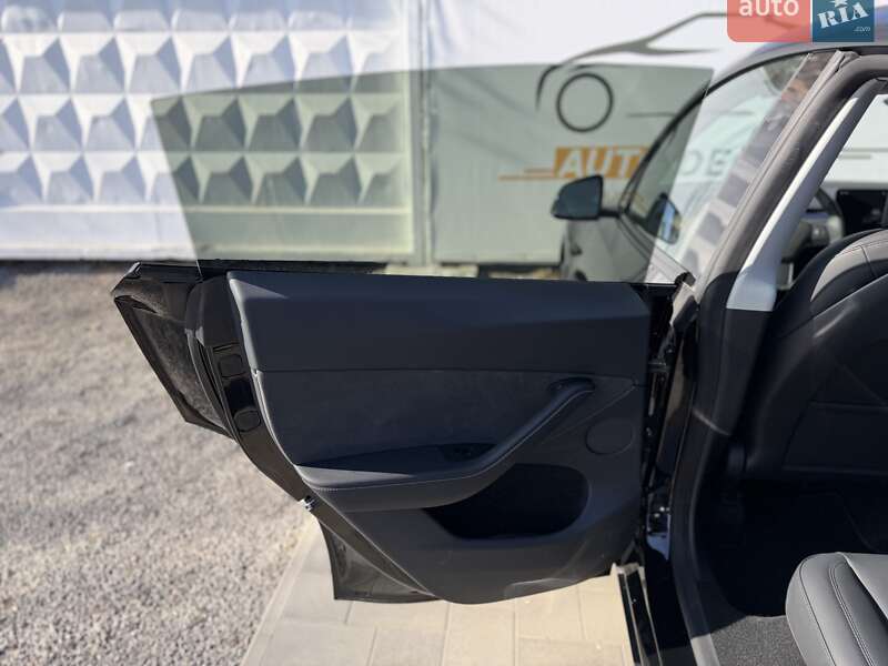 Позашляховик / Кросовер Tesla Model Y 2024 в Києві