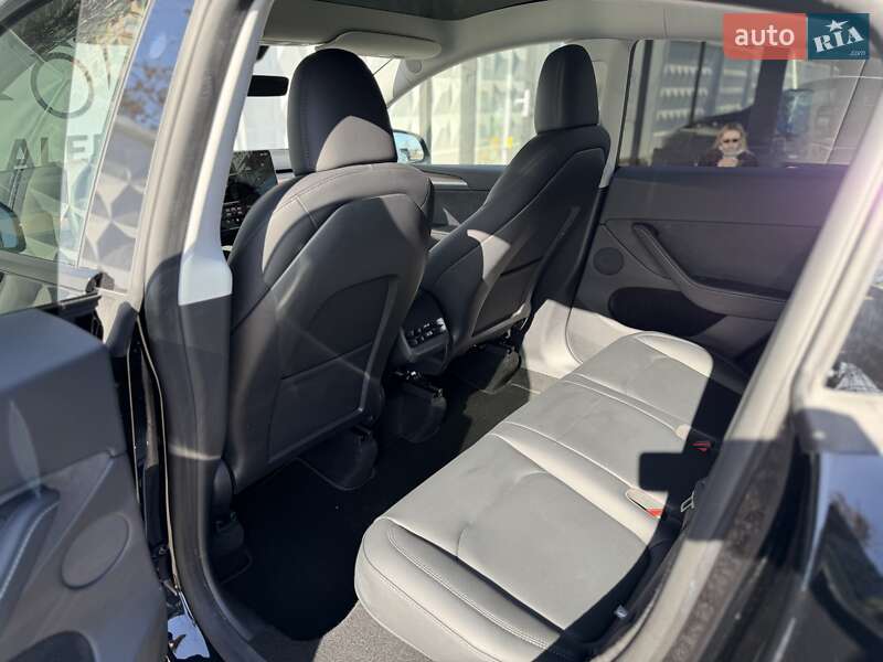 Позашляховик / Кросовер Tesla Model Y 2024 в Києві