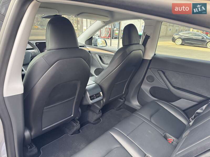 Внедорожник / Кроссовер Tesla Model Y 2023 в Киеве