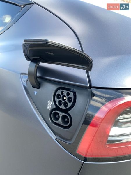 Внедорожник / Кроссовер Tesla Model Y 2023 в Киеве