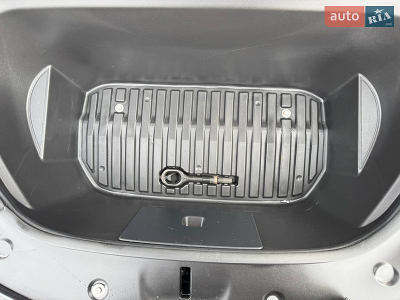 Внедорожник / Кроссовер Tesla Model Y 2024 в Днепре