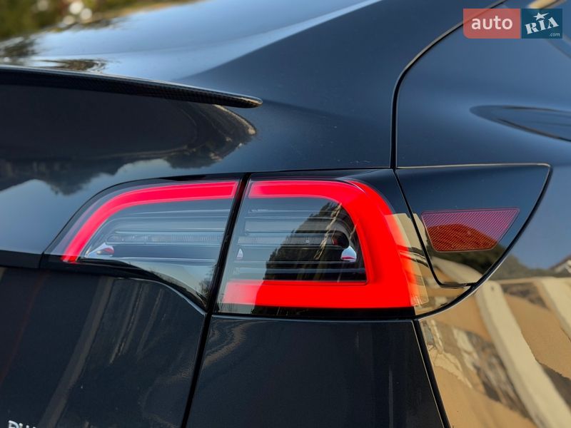 Позашляховик / Кросовер Tesla Model Y 2024 в Одесі фото 18 Позашляховик / Кросовер Tesla Model Y 2024 в Одесі