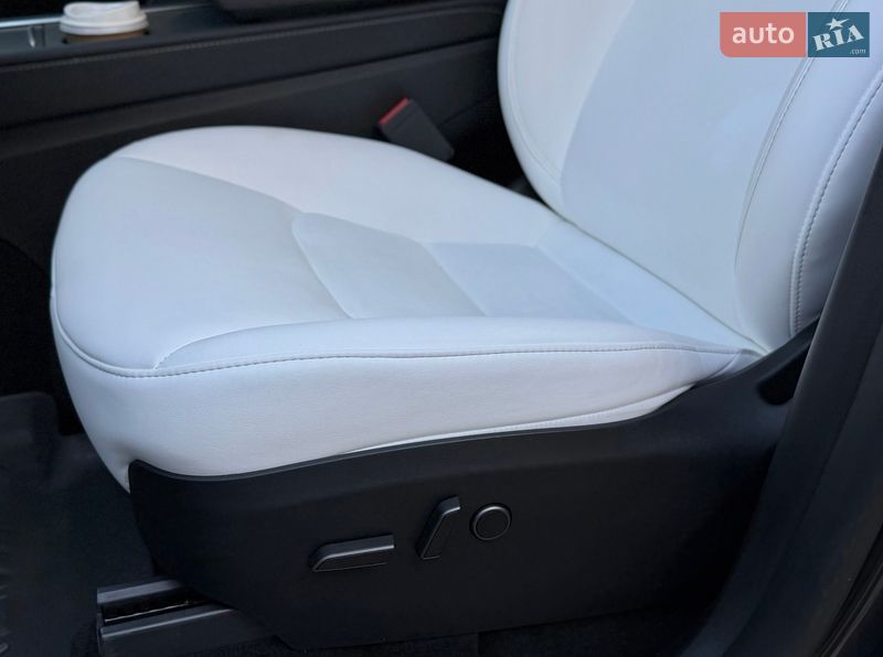 Позашляховик / Кросовер Tesla Model Y 2024 в Одесі фото 32 Позашляховик / Кросовер Tesla Model Y 2024 в Одесі