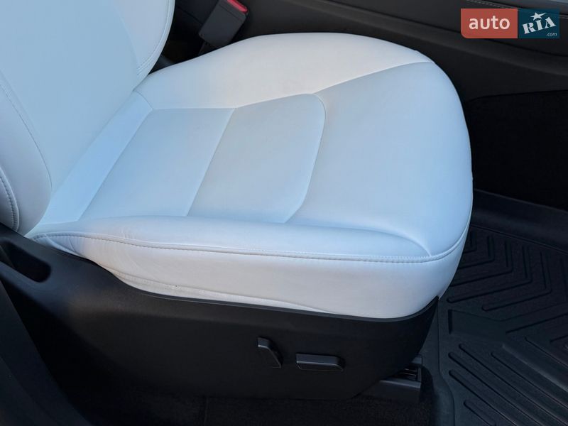 Позашляховик / Кросовер Tesla Model Y 2024 в Одесі фото 36 Позашляховик / Кросовер Tesla Model Y 2024 в Одесі