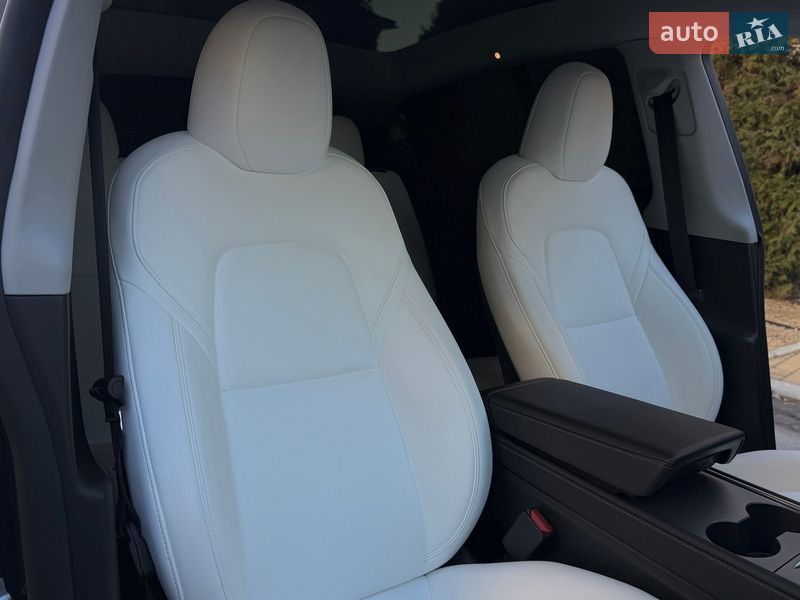 Позашляховик / Кросовер Tesla Model Y 2024 в Одесі фото 40 Позашляховик / Кросовер Tesla Model Y 2024 в Одесі
