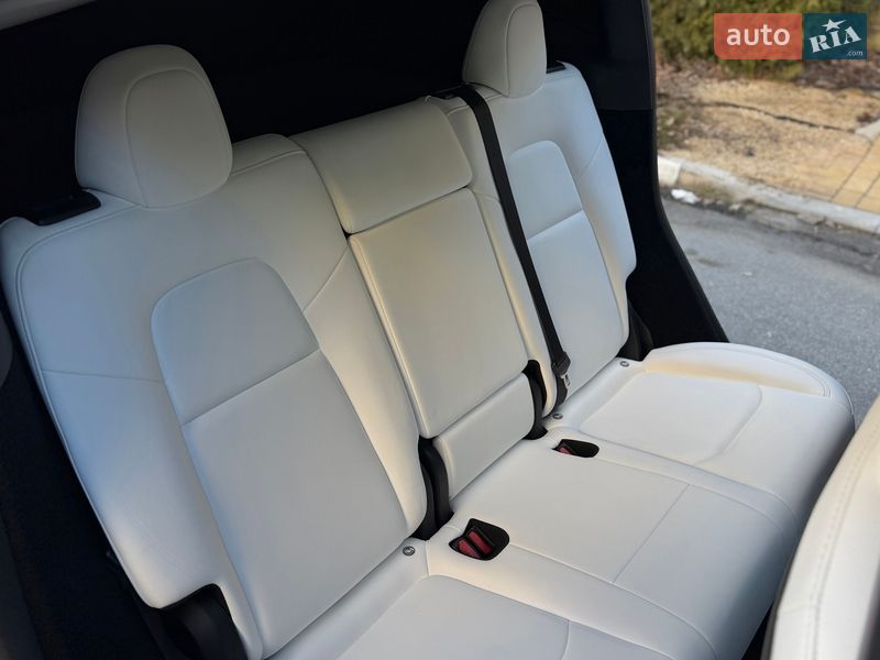 Позашляховик / Кросовер Tesla Model Y 2024 в Одесі фото 48 Позашляховик / Кросовер Tesla Model Y 2024 в Одесі