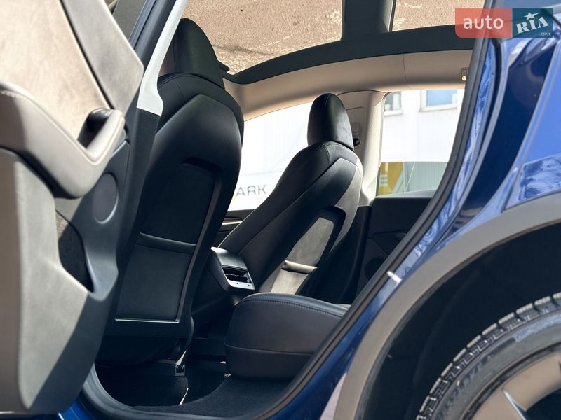 Внедорожник / Кроссовер Tesla Model Y 2023 в Киеве