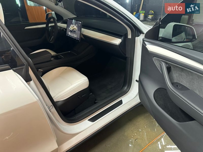 Внедорожник / Кроссовер Tesla Model Y 2024 в Днепре