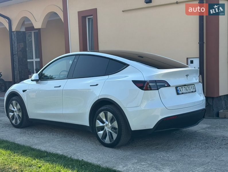 Позашляховик / Кросовер Tesla Model Y 2023 в Івано-Франківську