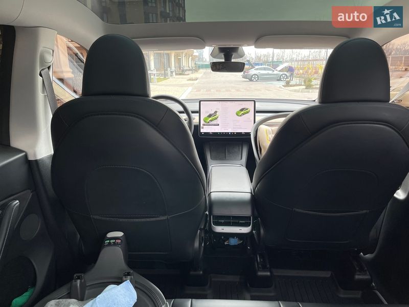 Внедорожник / Кроссовер Tesla Model Y 2023 в Киеве
