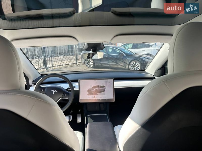 Внедорожник / Кроссовер Tesla Model Y 2024 в Киеве