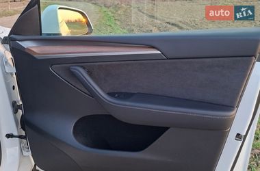 Внедорожник / Кроссовер Tesla Model Y 2023 в Львове
