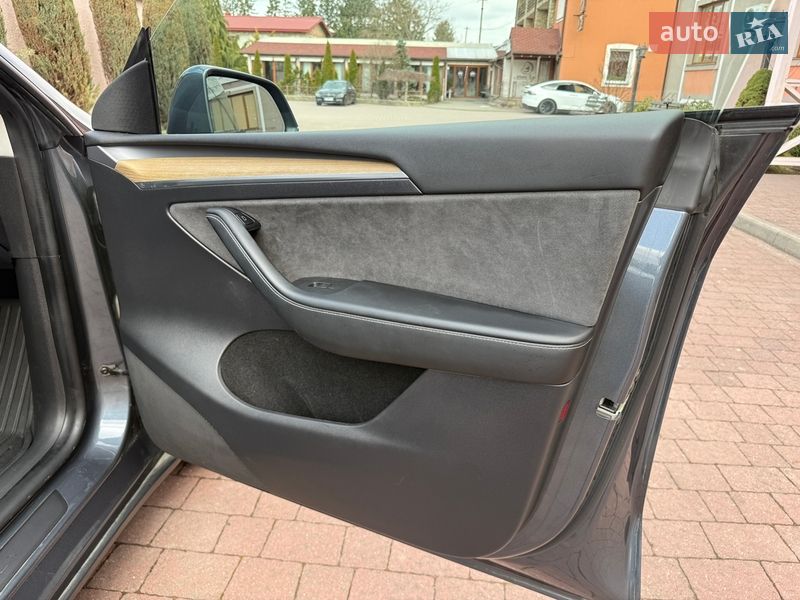 Внедорожник / Кроссовер Tesla Model Y 2022 в Стрые