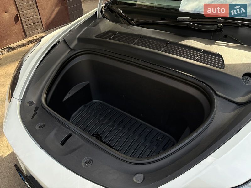 Внедорожник / Кроссовер Tesla Model Y 2022 в Киеве