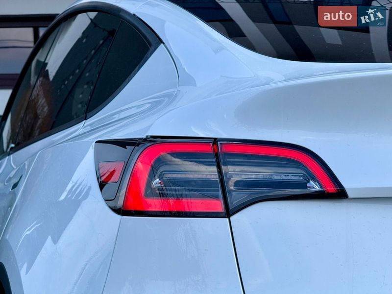 Внедорожник / Кроссовер Tesla Model Y 2024 в Стрые
