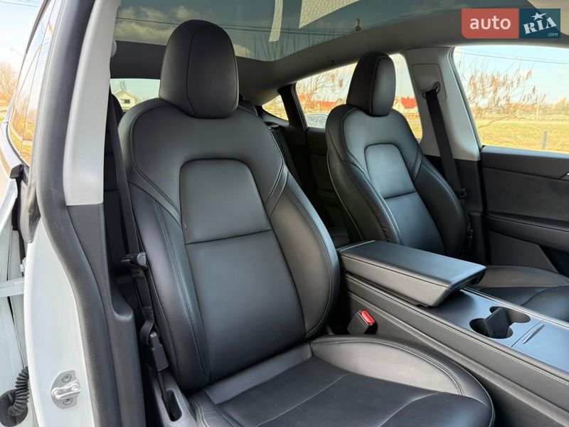 Внедорожник / Кроссовер Tesla Model Y 2024 в Стрые