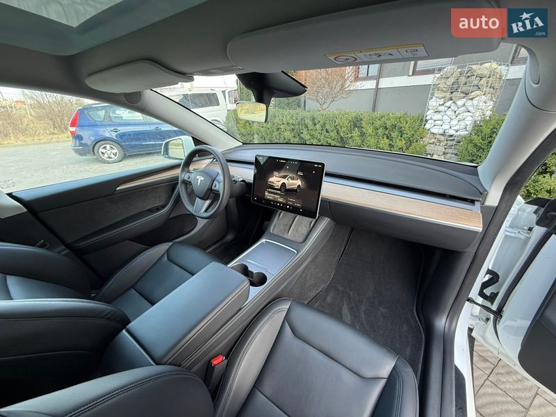 Внедорожник / Кроссовер Tesla Model Y 2024 в Стрые