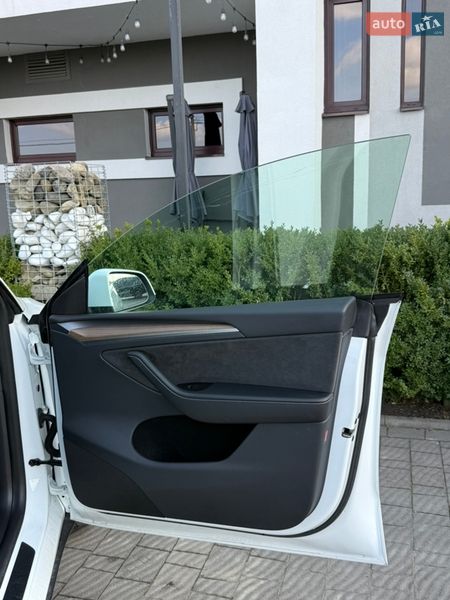 Внедорожник / Кроссовер Tesla Model Y 2024 в Стрые