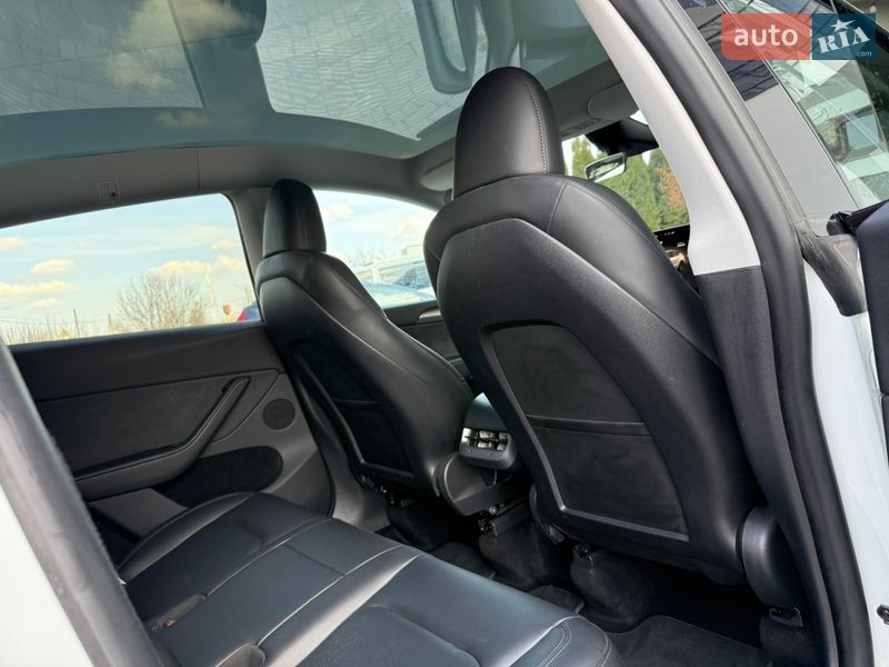 Внедорожник / Кроссовер Tesla Model Y 2024 в Стрые