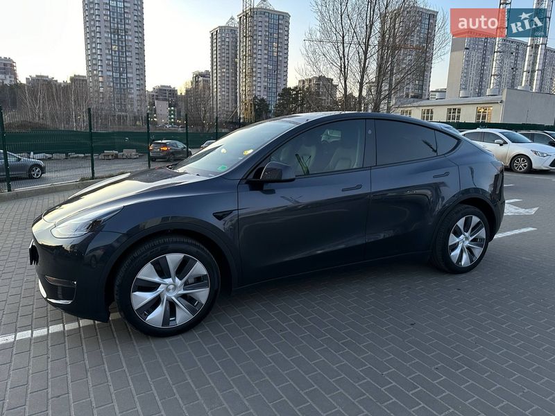 Внедорожник / Кроссовер Tesla Model Y 2024 в Киеве