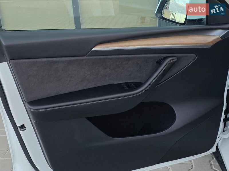 Позашляховик / Кросовер Tesla Model Y 2022 в Тернополі фото 24 Позашляховик / Кросовер Tesla Model Y 2022 в Тернополі