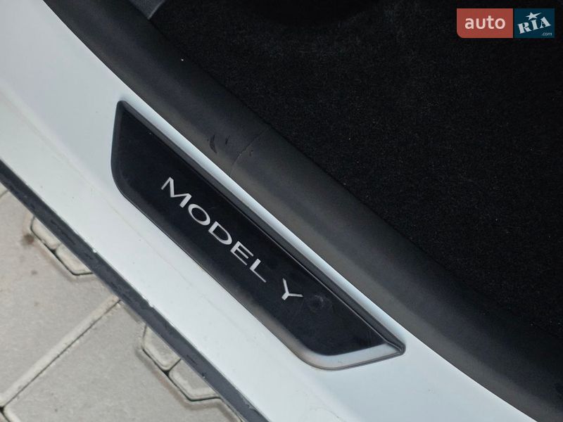 Позашляховик / Кросовер Tesla Model Y 2022 в Тернополі фото 30 Позашляховик / Кросовер Tesla Model Y 2022 в Тернополі